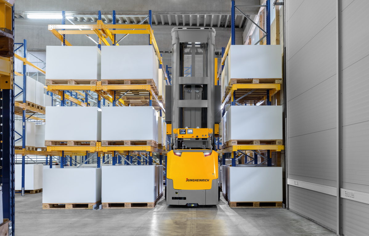 Xe Nâng VNA Jungheinrich - Giải Pháp Xe Nâng Đẳng Cấp Cho Lối Đi Hẹp