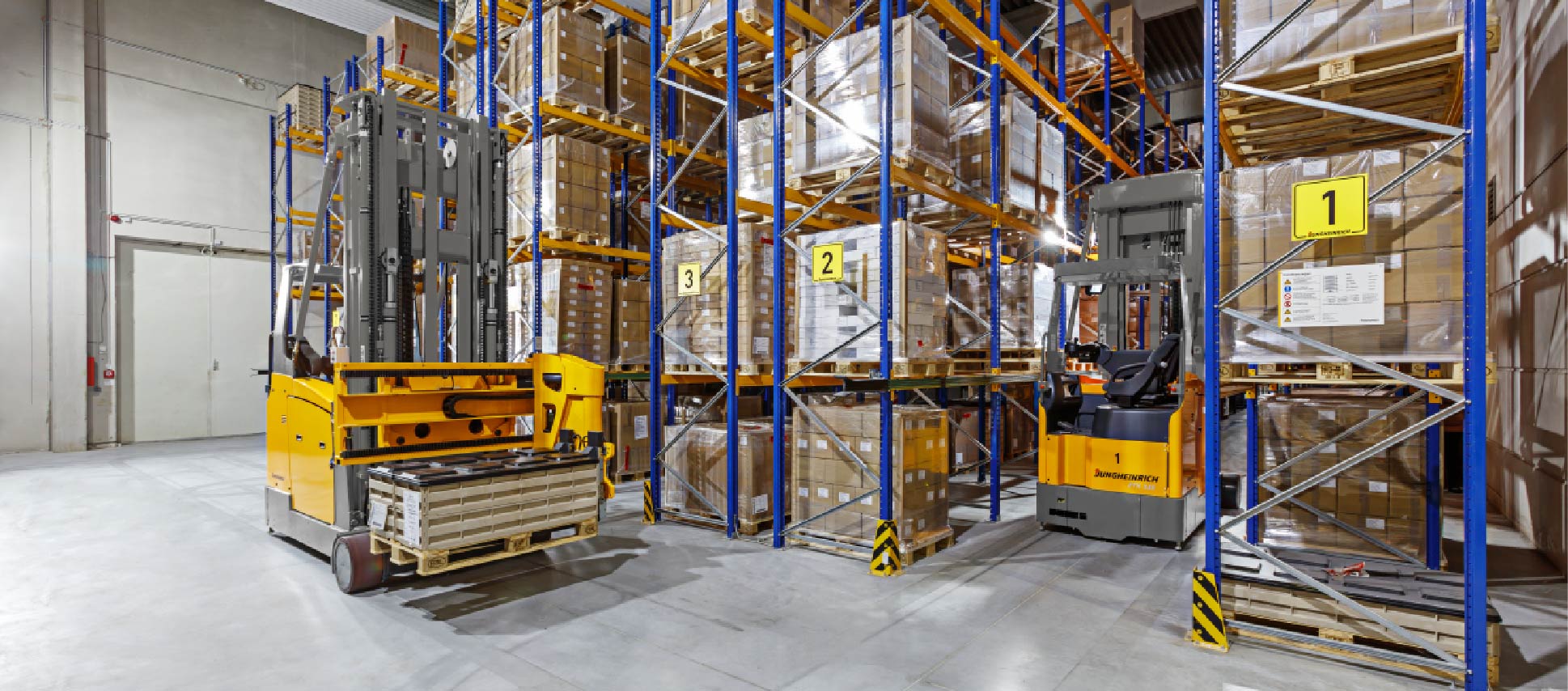 Giải Pháp Xe Nâng Hàng Cho Ngành Công Nghiệp Hóa Chất Và Dược Phẩm